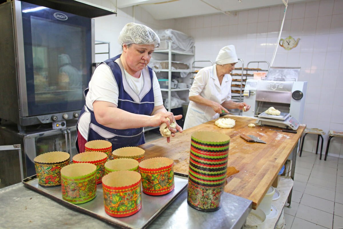    В женском монастыре в Оренбурге пекут куличи по особому рецепту Мария Чалкина
