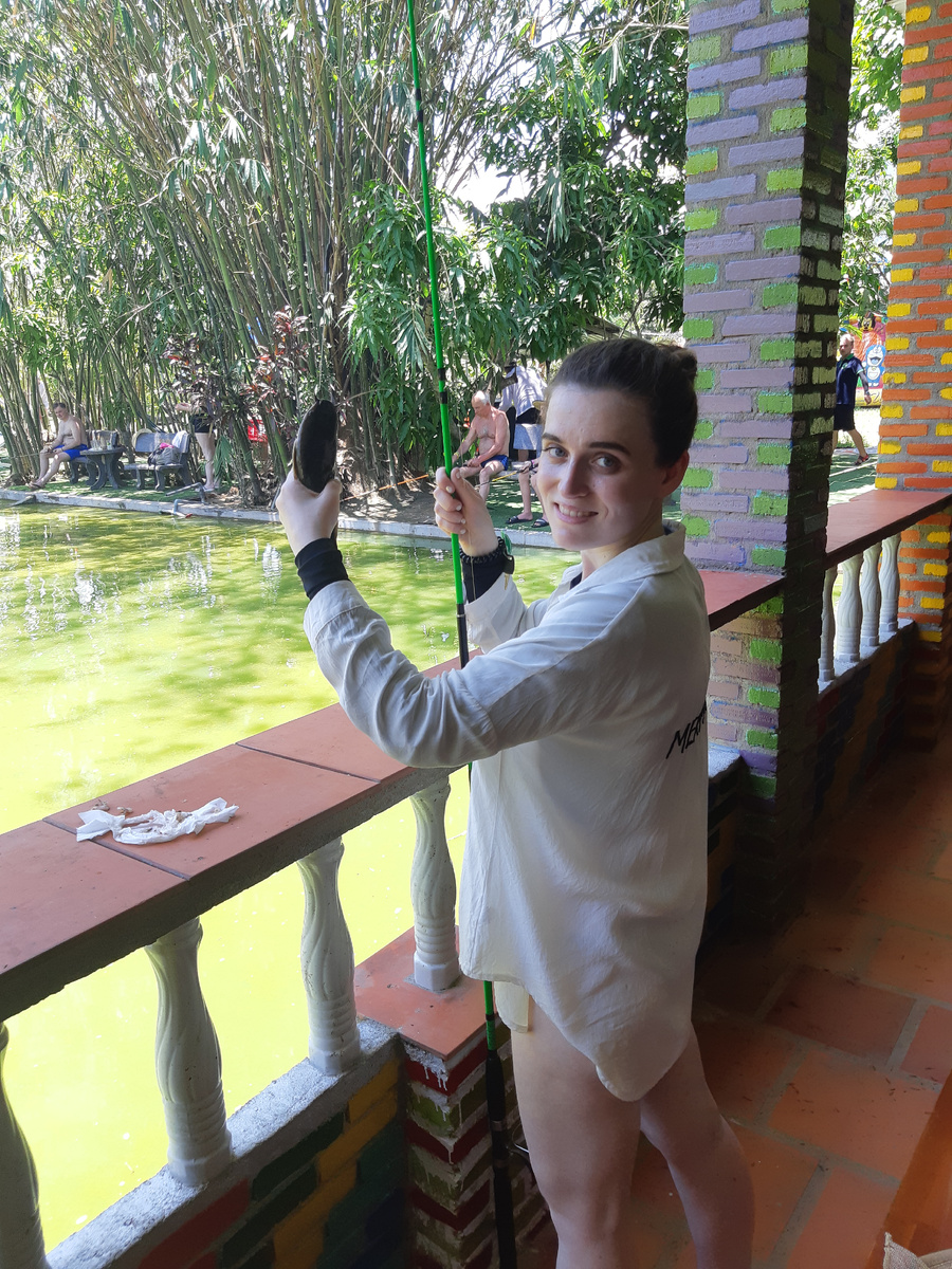 Рыбалка в зеленом пруду. Клёв "будет"