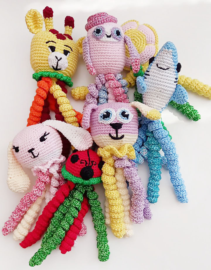 Игрушки-комфортеры, броши и аксессуары, созданные в рамках СП