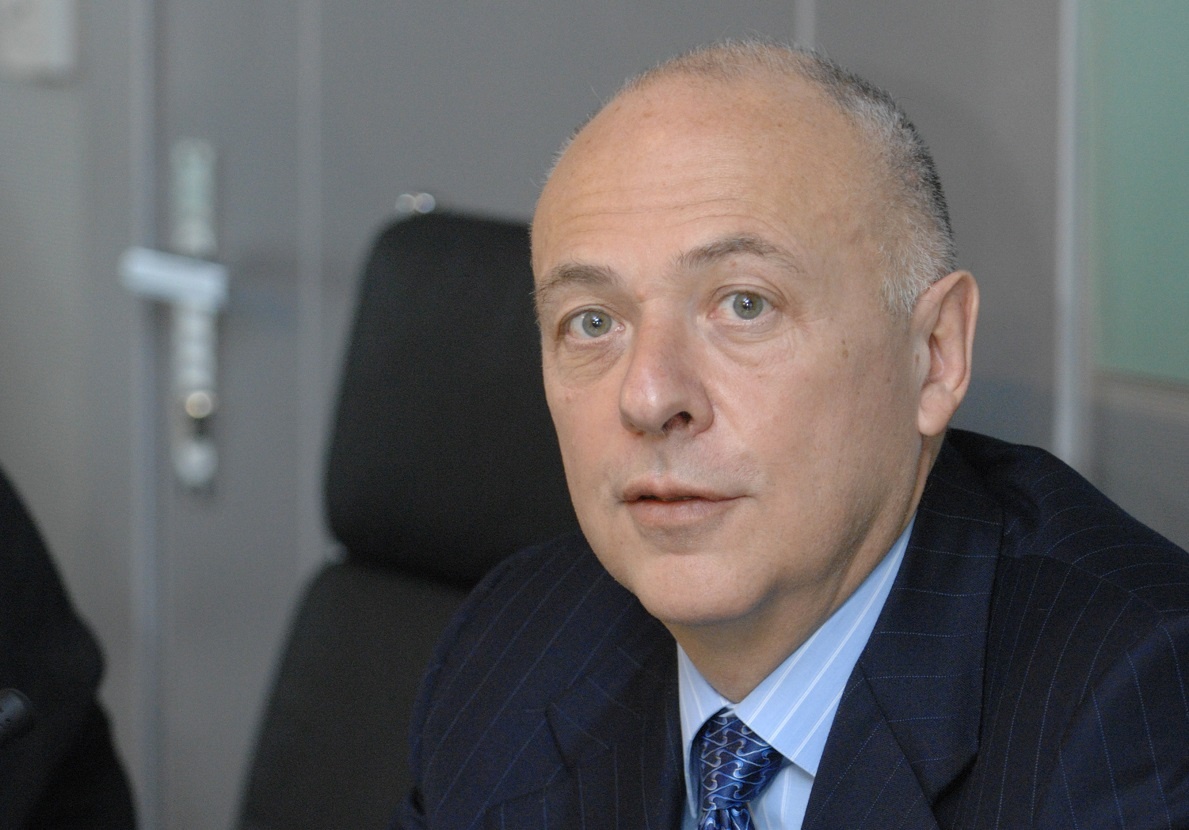    При Козыреве* внешняя политика России попала в полную зависимость от США