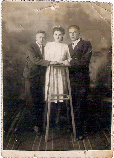 Земляки – Кривенцев А. И., Любавина Нина, Кривенцев Н. П.