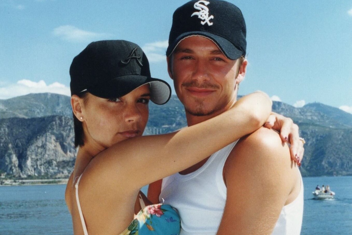     Дэвид Бекхэм опубликовал интимное фото с женой в день ее рождения