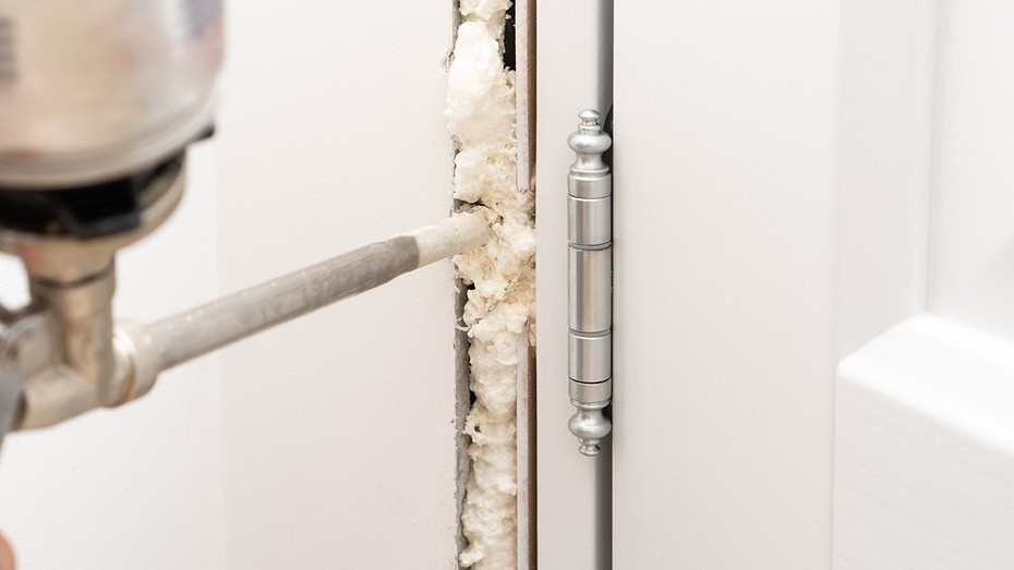 Чем удалить монтажную пену с рук, одежды и отделки: подходящие способы для каждого случая