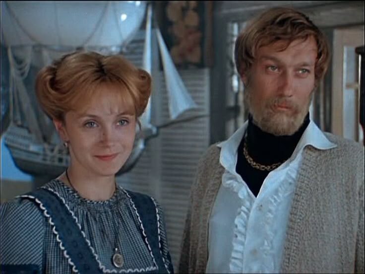 «Обыкновенное чудо» — двухсерийный советский художественный телефильм 1978 года. Олег Янковский - хозяин (Волшебник) Ирина Купченко - хозяйка, жена Волшебника. (кадр из фильма)
