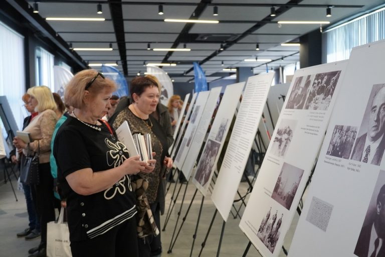    В ЛНР открылась передвижная экспозиция из Оренбурга Оренбуржье