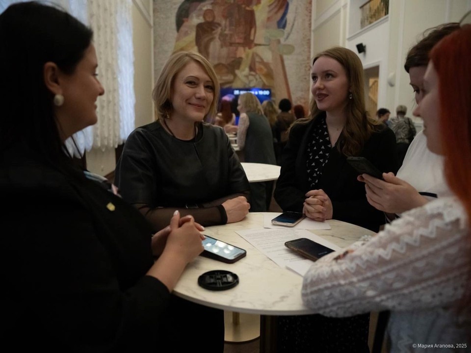    Директор Мурманского областного драмтеатра Светлана Асташенкова отмечает, что такие гастроли, как "Мастерской", организовать сложно, для для зрителя это большое событие. Фото: Мария Агапова / Мурманский областной драматический театр