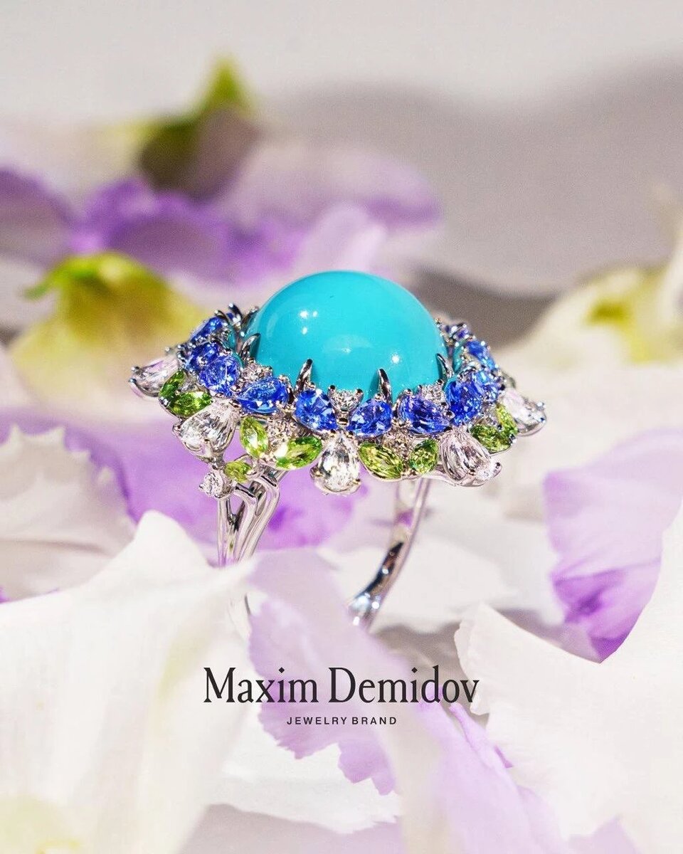 На фото: кольцо «Барочная величавость» от Ювелирного дома Maxim Demidov