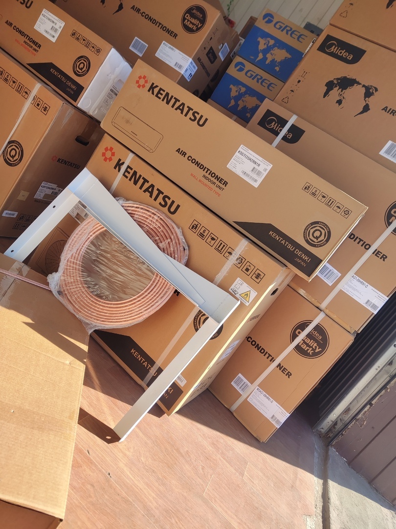 медная труба и кронштейны для кондиционеров на складе в Курске