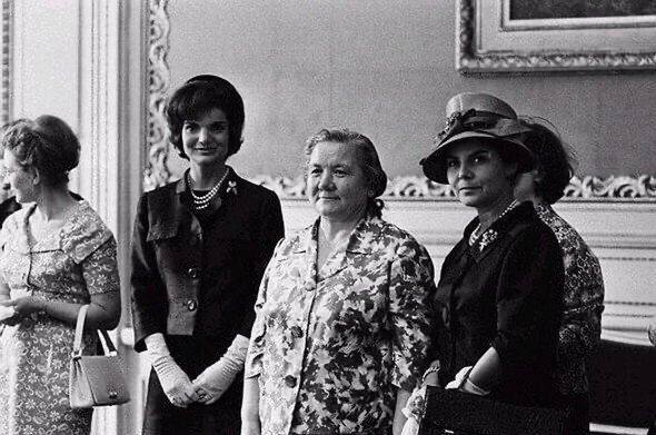 Жаклин Кеннеди и Нина Хрущёва, Вена, 1961 год