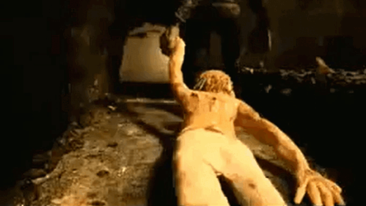 Однажды одному пленнику удается освободиться и выбраться наружу