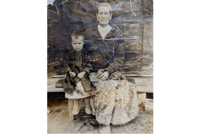 Маленькая Клавдия и мама Василия Василиса Алексеевна