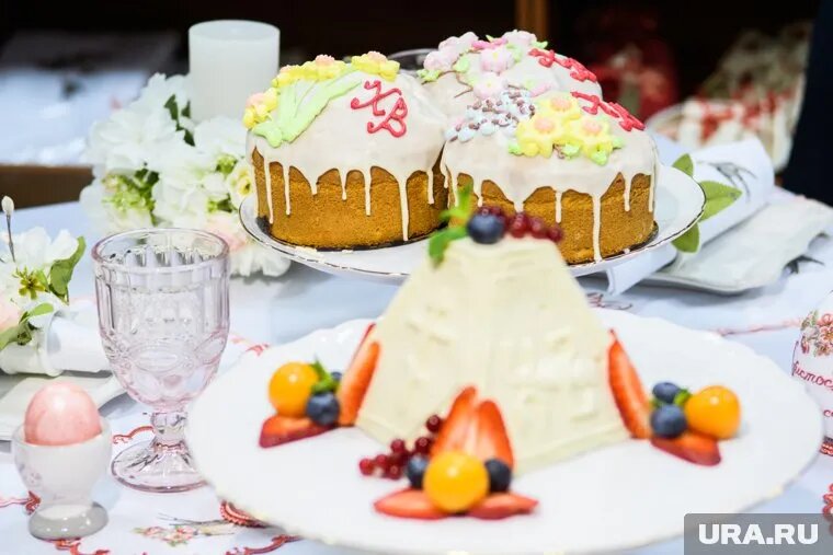 Самый популярный кулич у жителей ХМАО с начинкой, как в дубайском шоколаде. Фото: Владимир Жабриков © URA.RU