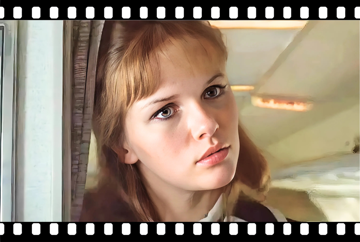 Александра Евгеньевна Яковлева (настоящее имя — Александра Иванес) — советская и российская актриса театра и кино, кинорежиссёр, общественно-политический деятель.