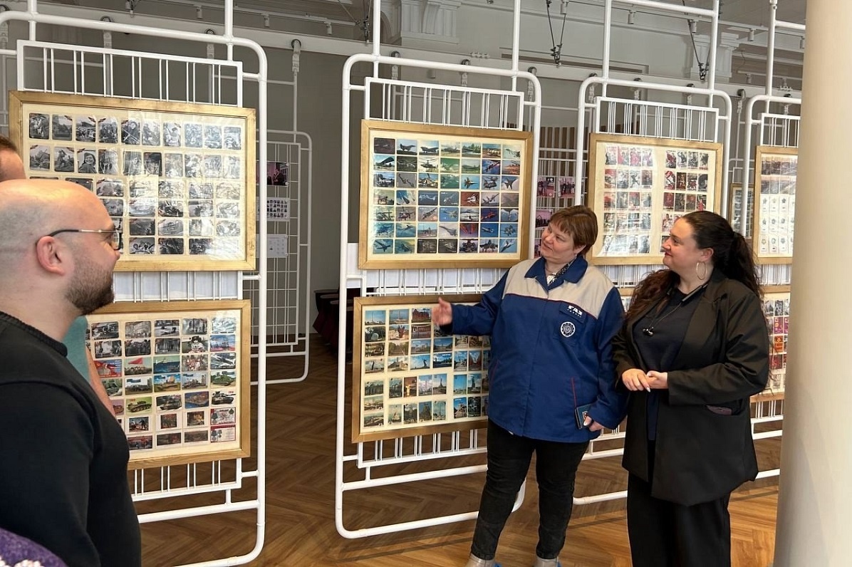    Татьяна Волынская готова часами рассказывать о своих календариках и связанных с ними историях