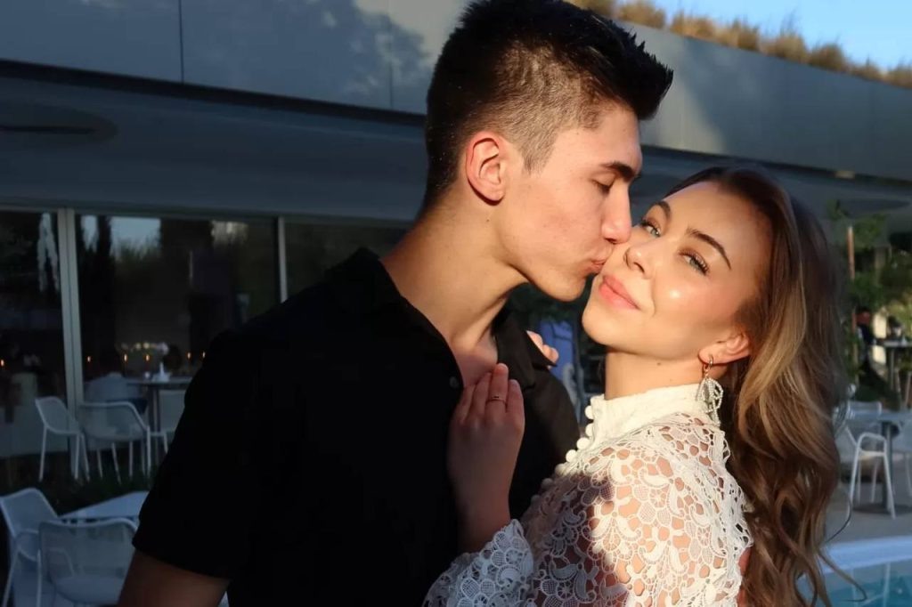    Крестница Пугачевой с бой-френдом редакция RTWeek