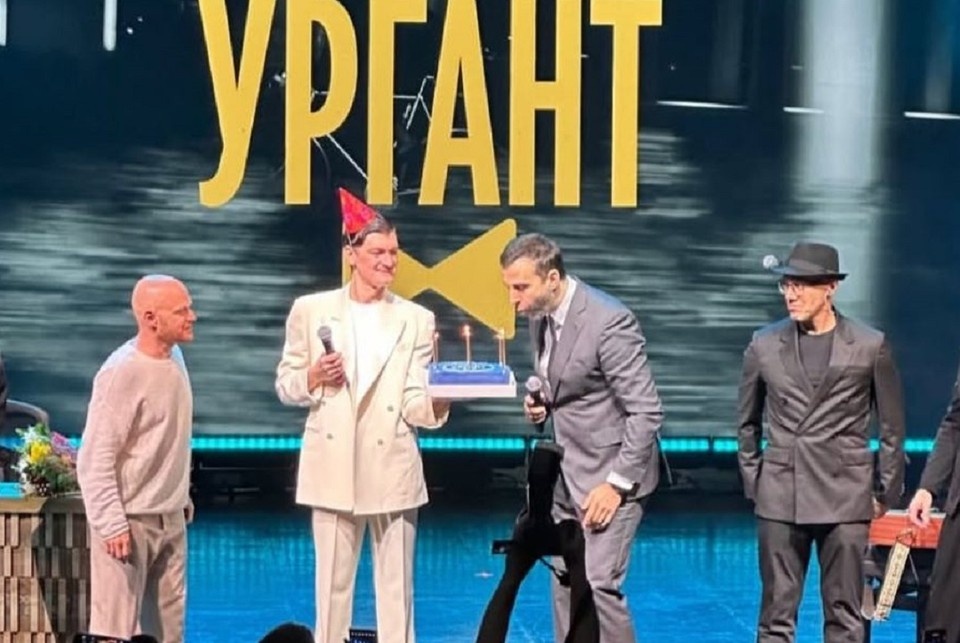    Ургант, Гудков и Хрусталев снова встретились на одной сцене. Фото: соцсети