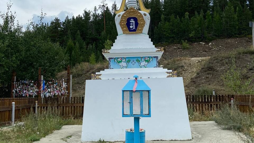 🌷 Многие знают, что на Байкале много священных мест, особенно в районе Улан-Удэ, в Иркутской области