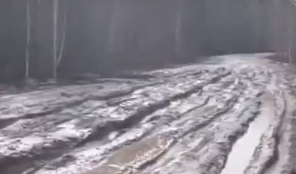     Весенняя распутица отрезала от мира сразу несколько посёлков в Тюхтетском районе