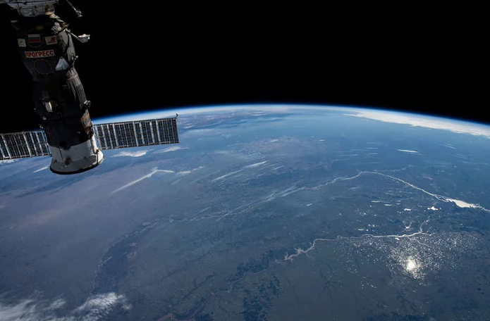 Заметьте, никаких здвез. Фото сделано с МКС (международная космическая станция)