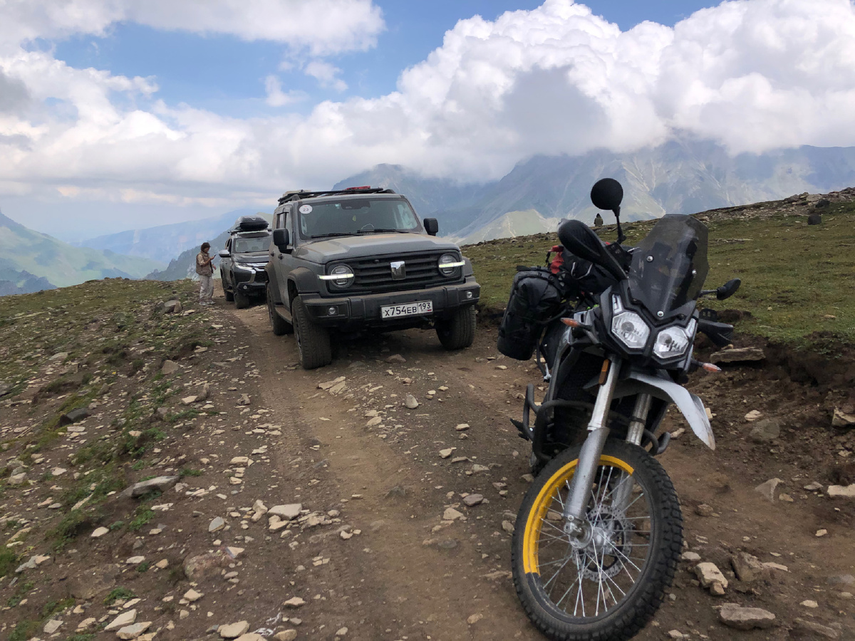 Горы, облака и звук наших моторов