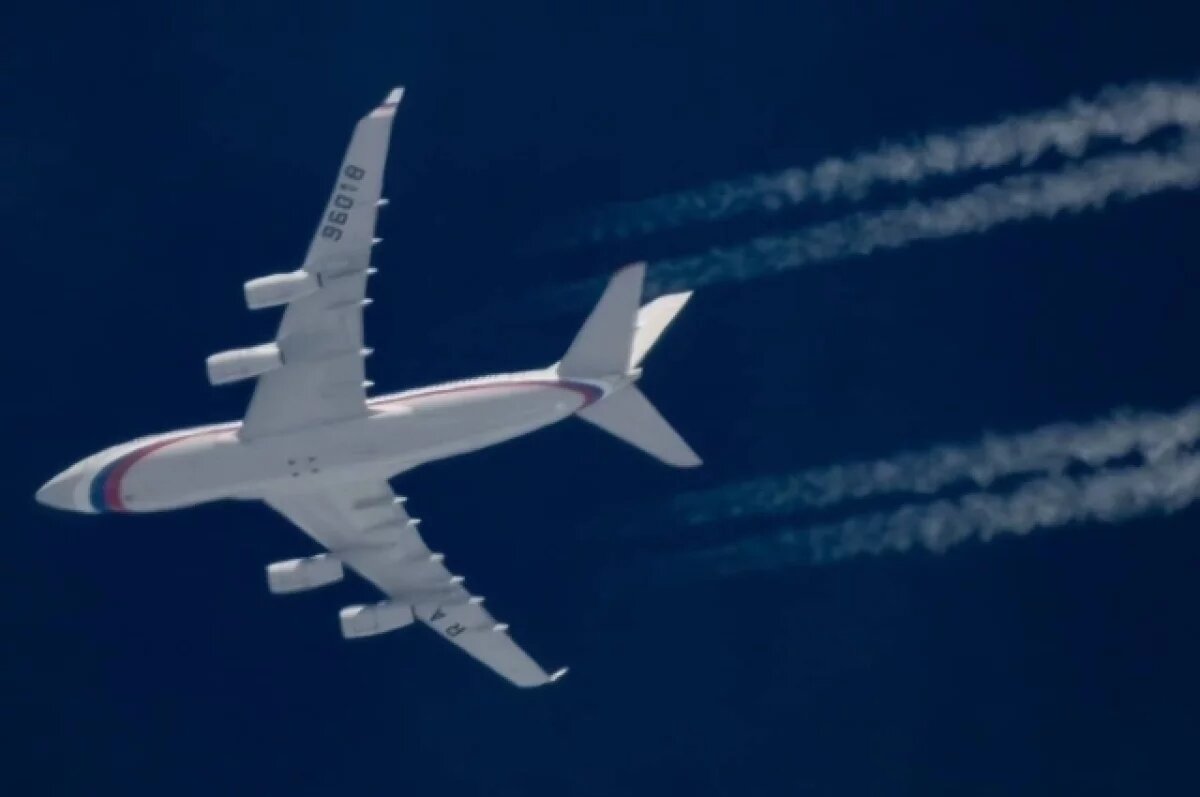    Волгоградский фотограф поймал в кадр борт с генпрокурором Красновым