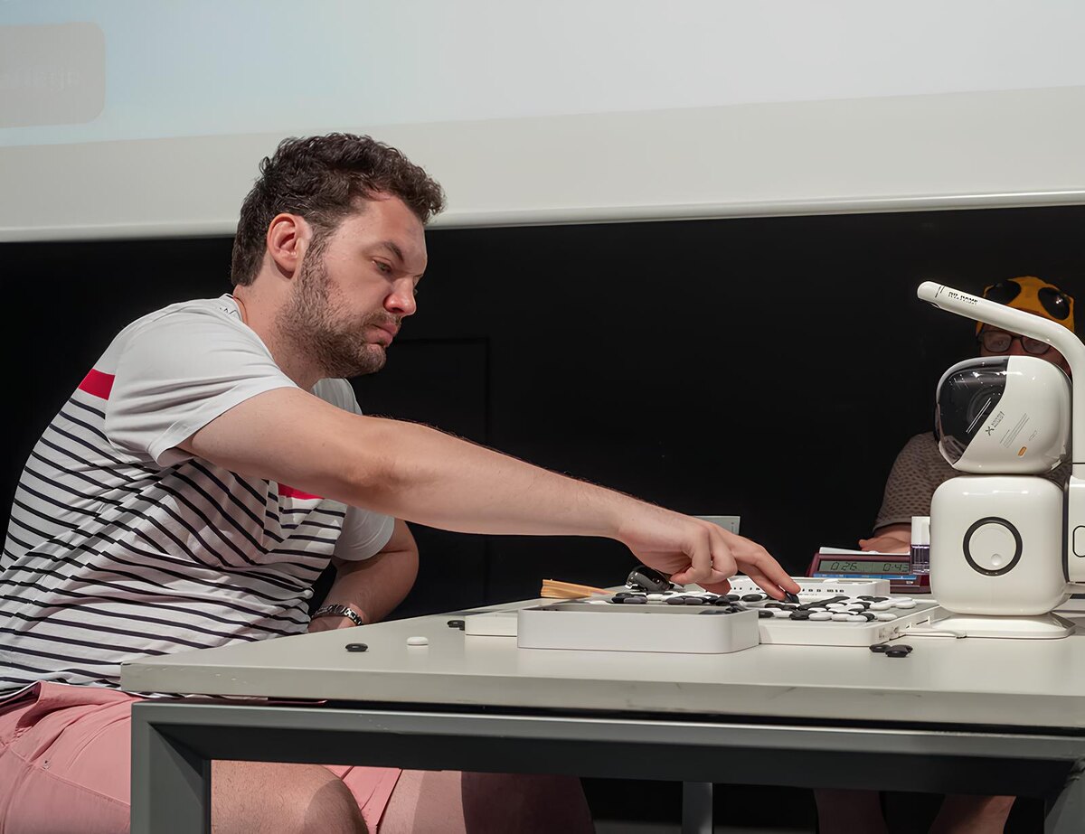 Фото: SenseRobot