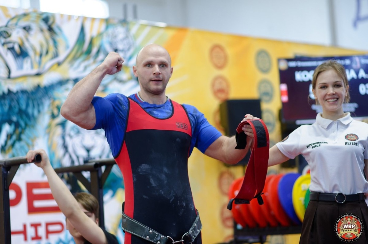    Десантник Алексей Костаница установил новый мировой рекорд в отжиманиях на брусьях