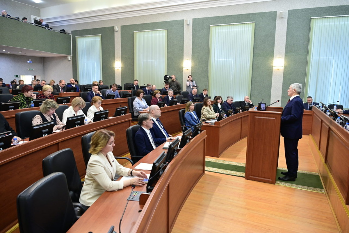    Законодательное собрание Карелии поддержало отчет главы республики. Фото: "Республика" / Сергей Юдин
