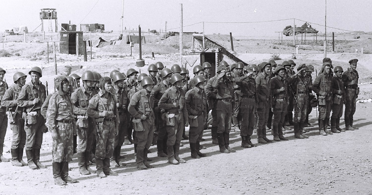 Я самый маленький 5й - это построение февраль на поиск банды 2000штыков 