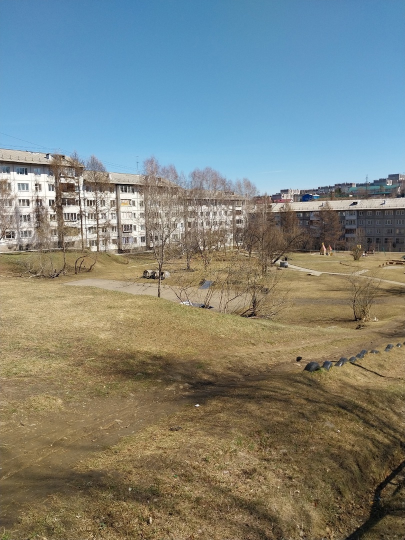 на горе виден микрорайон Университетский