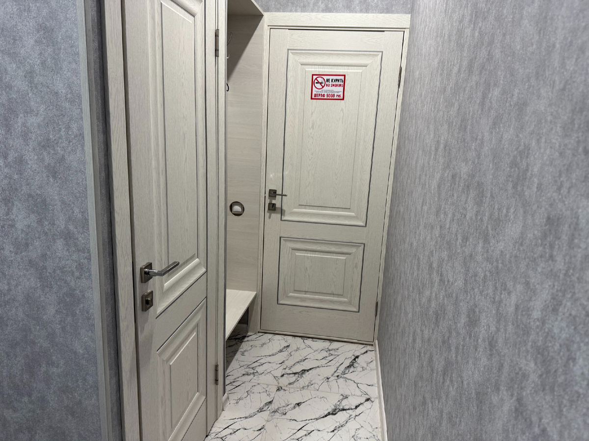 Номер в отеле "Грация" минималистичный, но чистенький... Фото автора