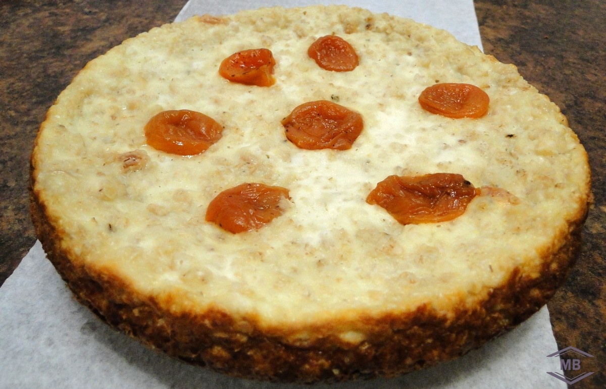 Десерт можно дополнить свежими ягодами и фруктами