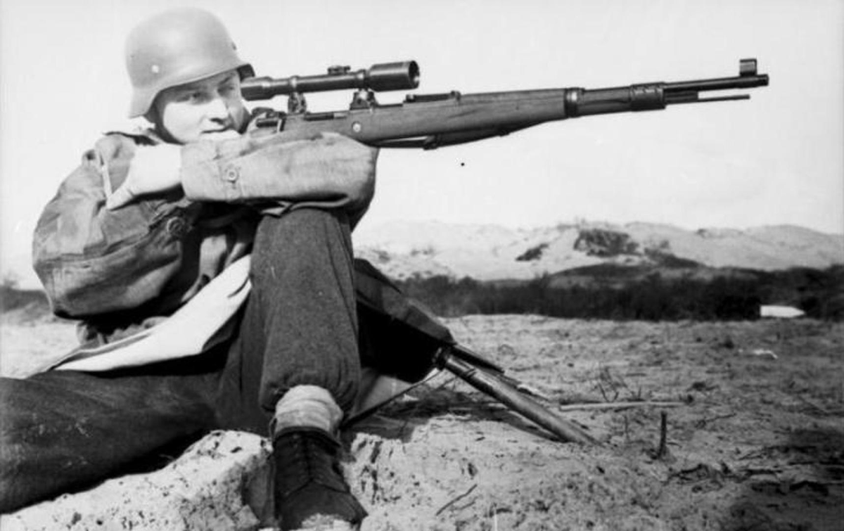 Солдат с Mauser 98k.