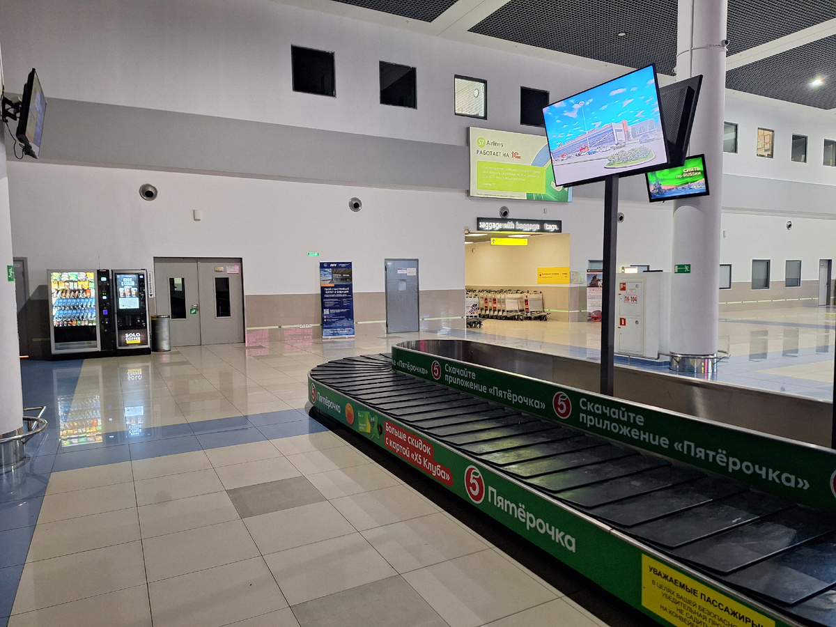 Зал прилета. Багажная карусель.
