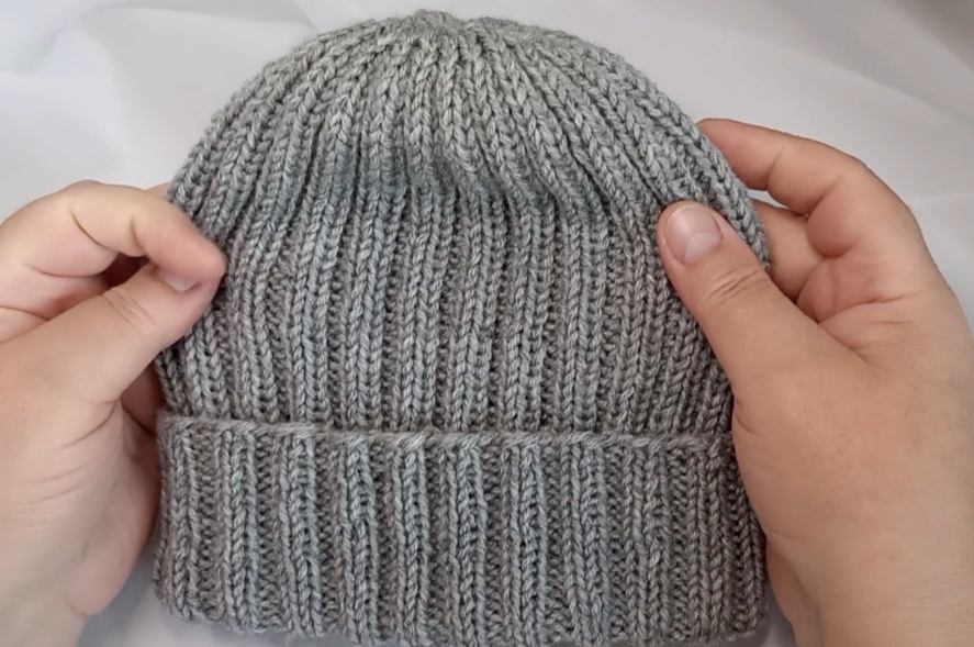 Связана из остатков , как закрывать макушку есть подробный мк на Рутуб. 