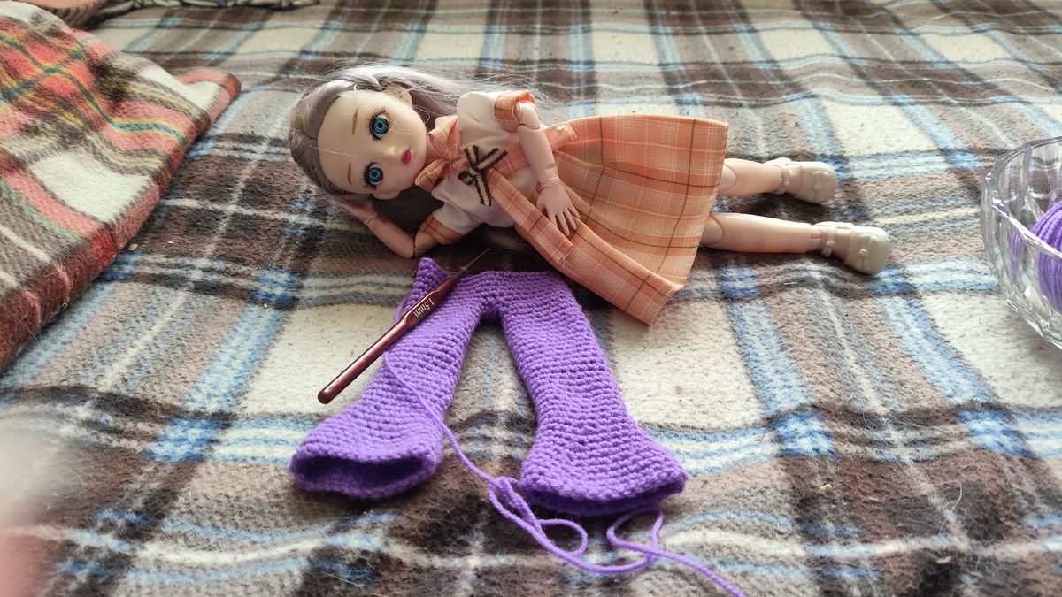 Кукла Дженни в ожидании нового наряда