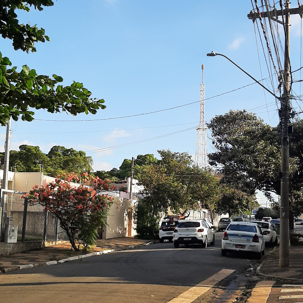 Кампинас. На этой улице храм расположен.