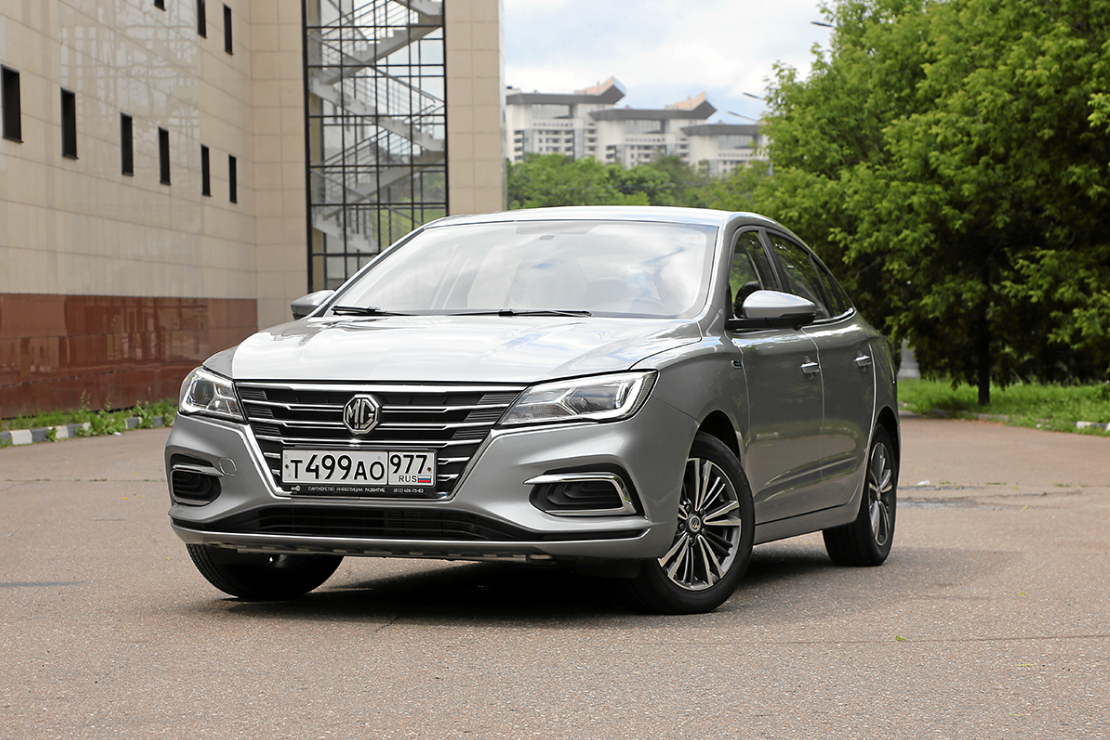 MG 5 - седан продаётся в России официально.