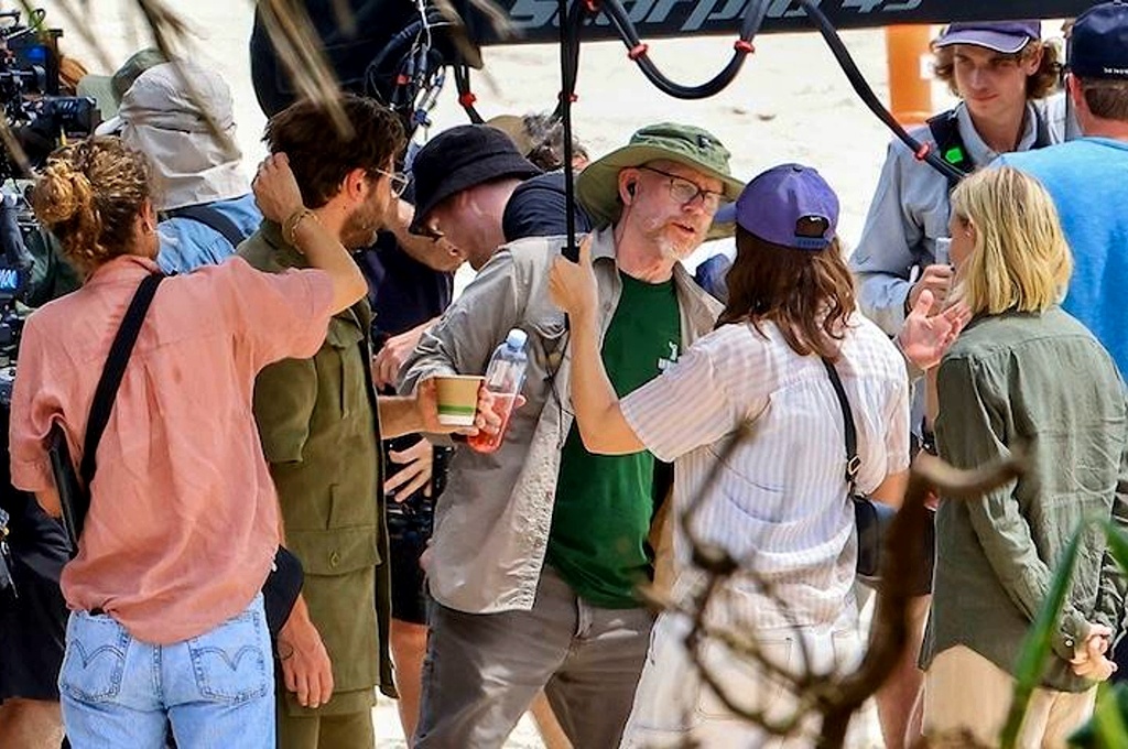 режиссер Рон Ховард на съемочной площадке фильма «Эдем»