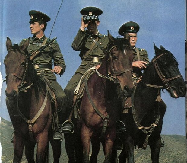 "Паровоз умчится... Прямо на границу!"