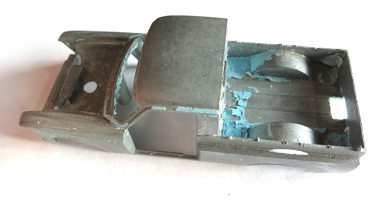 Кузов, понятное дело, от пикапа-донора. Можно листать вправо.