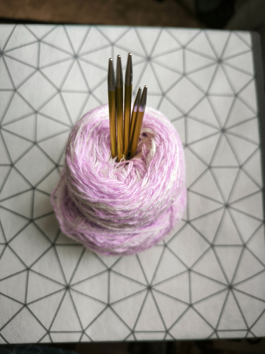 Пряжа и спицы готовы 