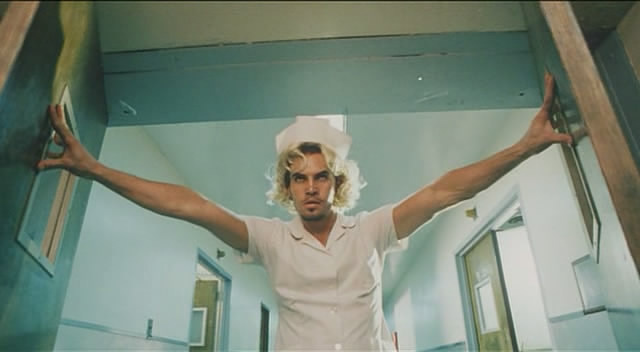 Кадр из фильма ««Я проснулся рано в день своей смерти» (1998)