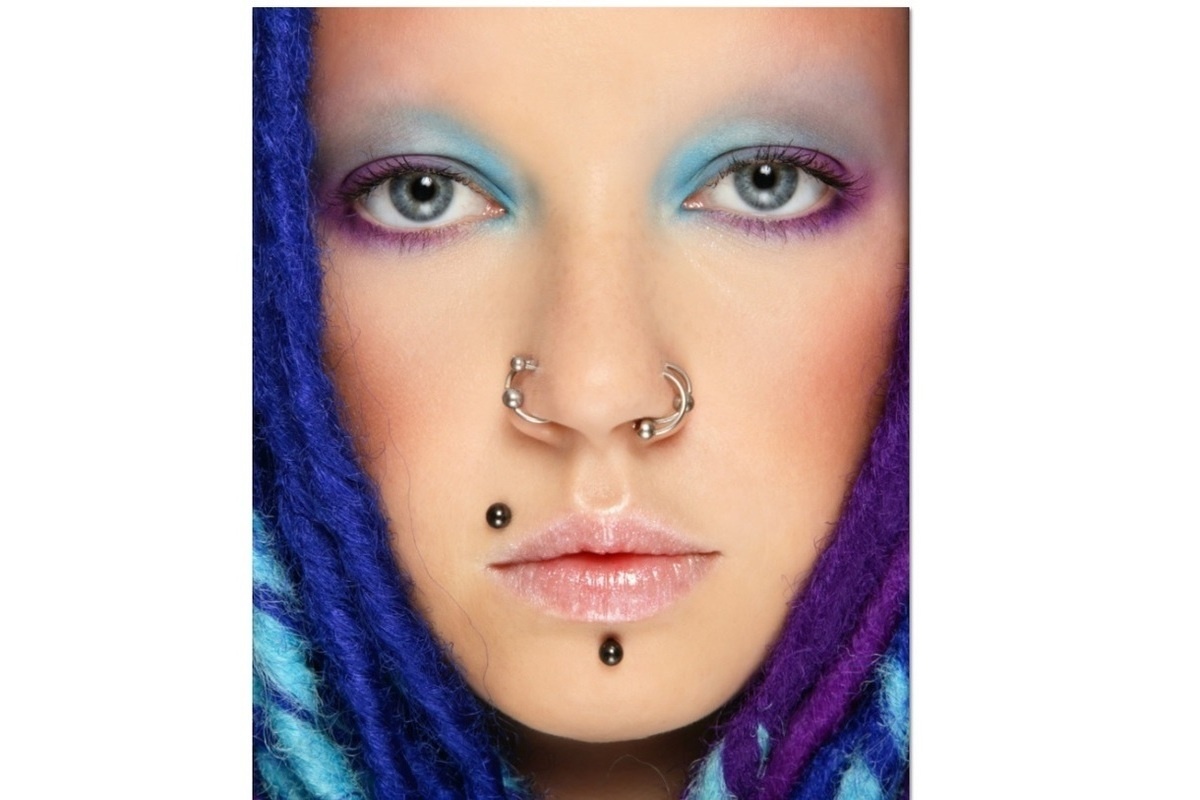    Можно ли приходить в школу с цветными волосами или пирсингом?