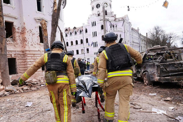 Последствия ракетного удара в Сумах, 13 апреля 2025 года / Reuters 