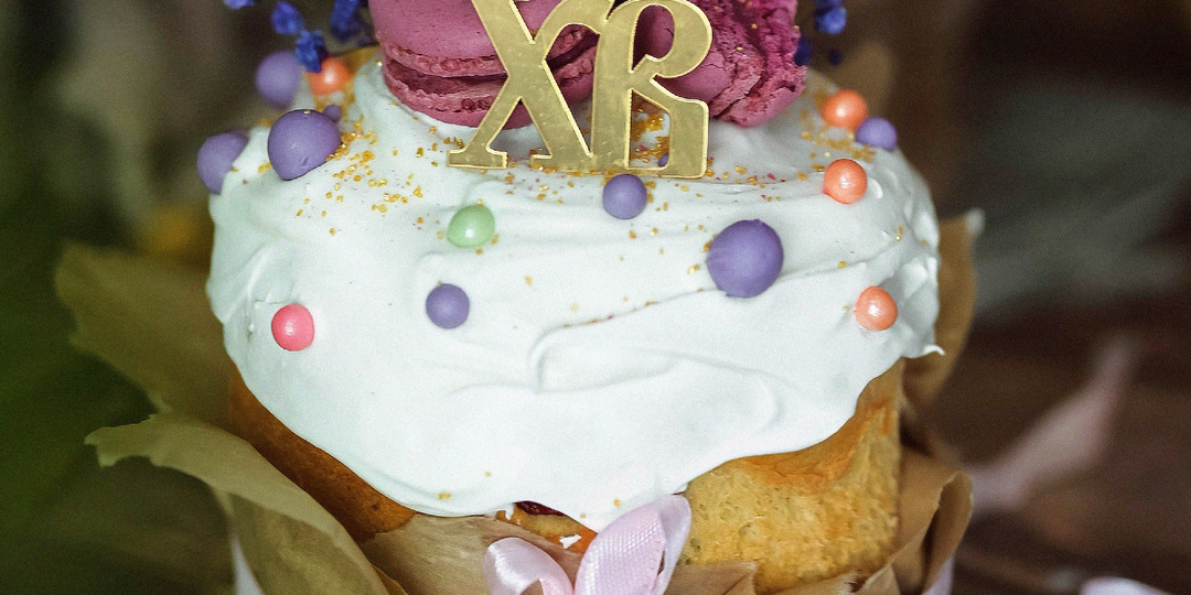 Воздушный кулич с вяленой вишней и чёрным изюмом на Пасху: подробный рецепт с фото