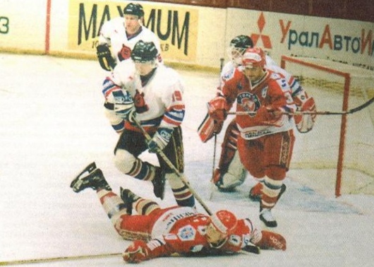 Фото с яндекс.картинки ("Молот" и ярославское "Торпедо".2000 год)