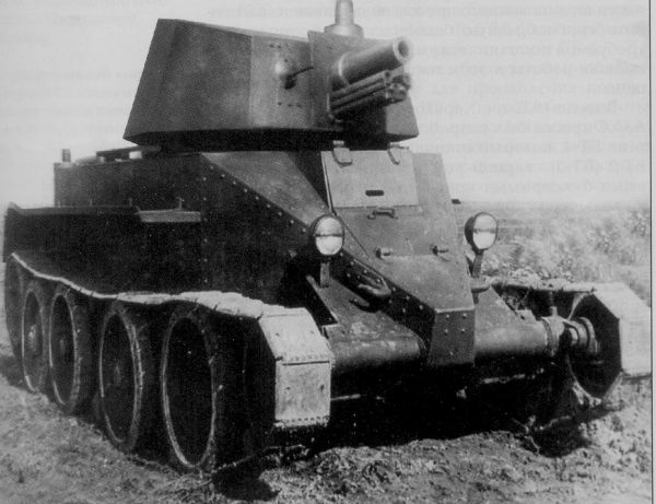 Опытный артиллерийский танк Д-38 собственной персоной. Фотография в свободном доступе.