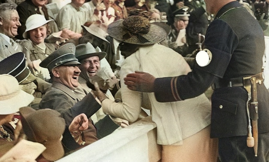 "Я поцеловала Гитлера": история одной фотографии