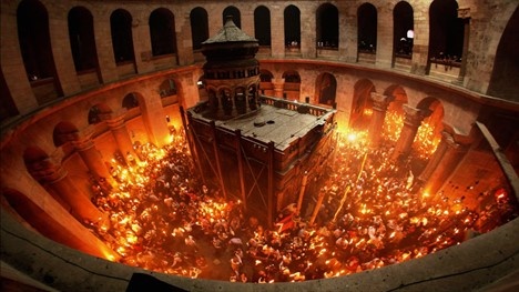 Схождение благодатного огня в Иерусалиме Фото из открытого доступа